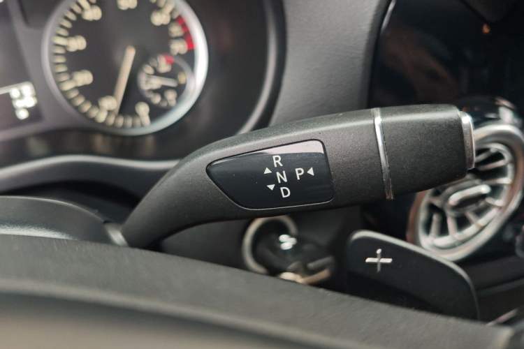 Used Mercedes-Benz Vito 2016 2.0T Business Edition Gear Lever