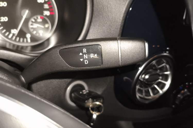 Used Mercedes-Benz Vito 2016 2.0T Business Edition Gear Lever