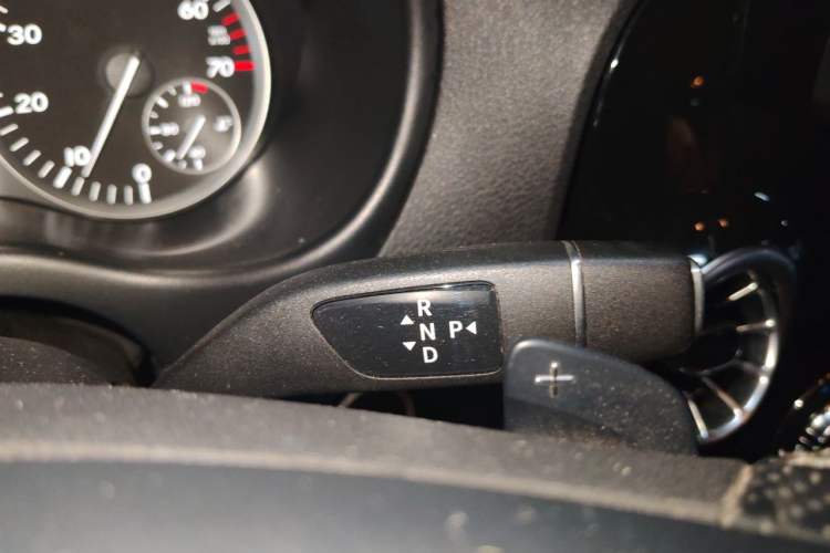 Used Mercedes-Benz Vito 2016 2.0T Elite Edition Gear Lever