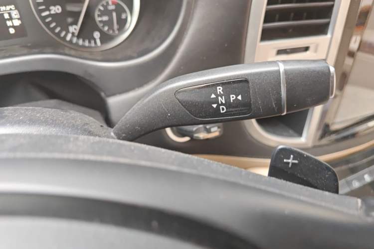 Used Mercedes-Benz Vito 2016 2.0T Elite Edition Gear Lever