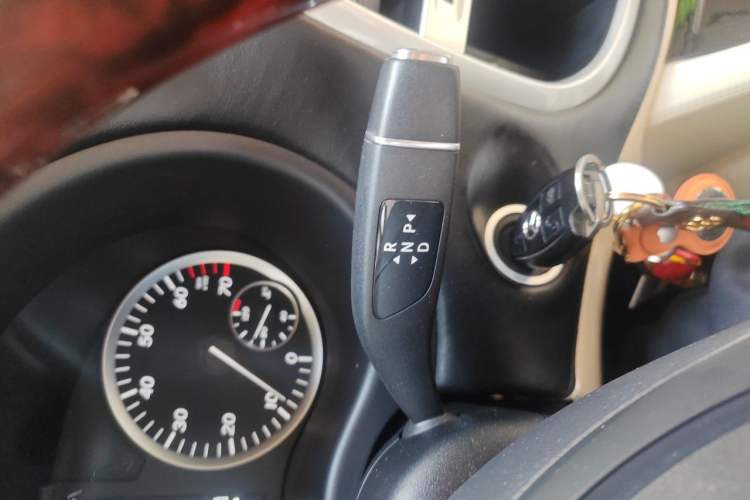 Used Mercedes-Benz Vito 2016 2.0T Elite Edition Gear Lever