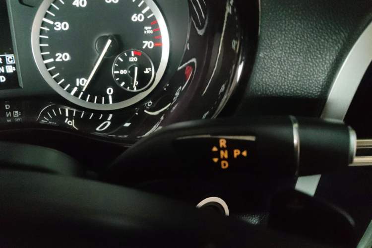 Used Mercedes-Benz Vito 2016 2.0T Elite Edition Gear Lever