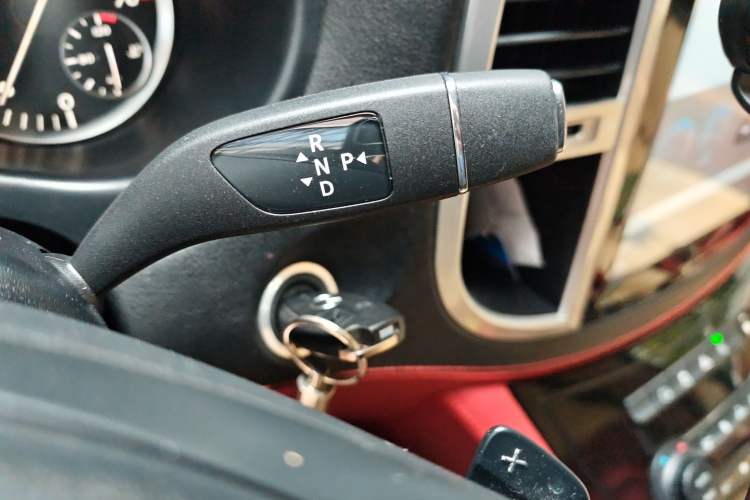 Used Mercedes-Benz Vito 2016 2.0T Elite Edition Gear Lever