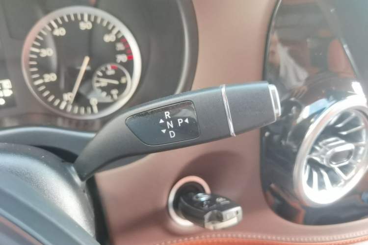 Used Mercedes-Benz Vito  Gear Lever