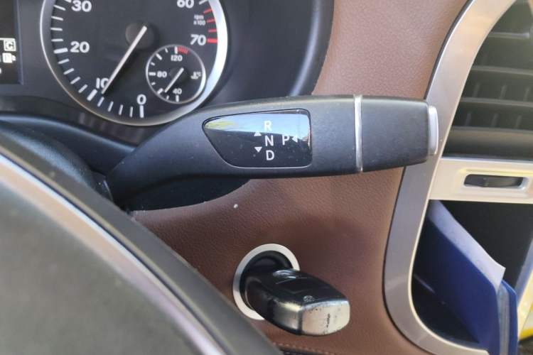 Used Mercedes-Benz Vito 2016 2.0T Elite Edition Gear Lever