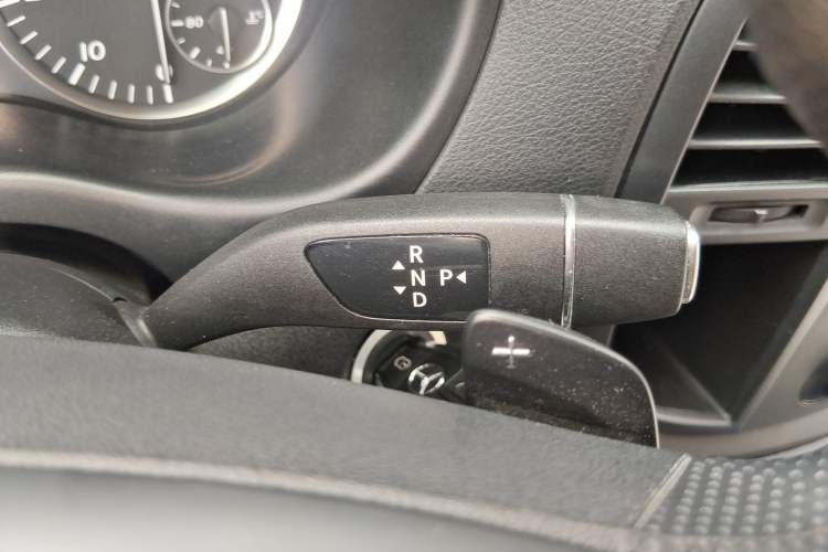 Used Mercedes-Benz Vito 2016 2.0T Elite Edition Gear Lever