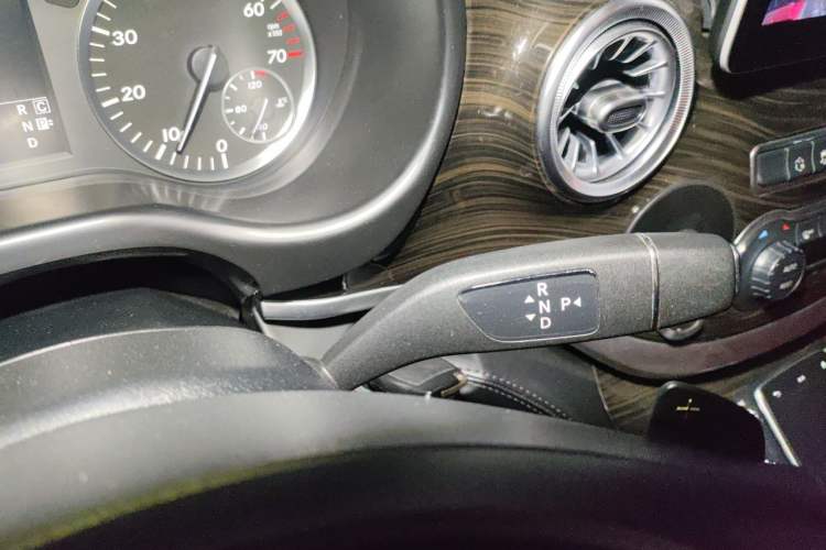Used Mercedes-Benz Vito 2016 2.0T Elite Edition Gear Lever