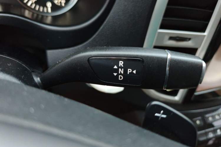 Used Mercedes-Benz Vito 2016 2.0T Elite Edition Gear Lever