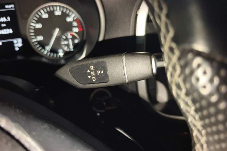 Used Mercedes-Benz Vito 2016 2.0T Business Edition Gear Lever
