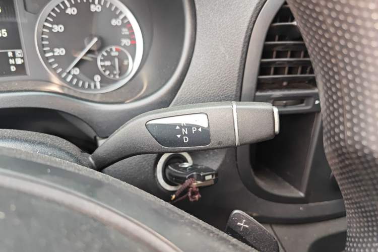 Used Mercedes-Benz Vito 2016 2.0T Elite Version 9-seater Gear Lever