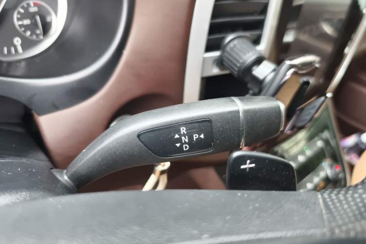 Used Mercedes-Benz Vito 2016 2.0T Elite Edition Gear Lever