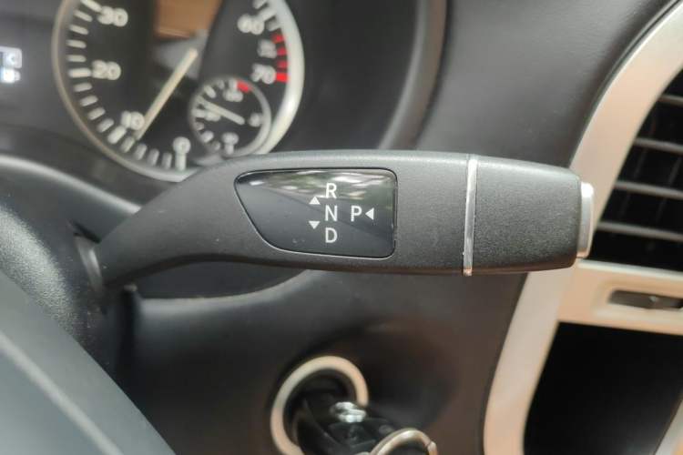Used Mercedes-Benz Vito 2016 2.0T Elite Edition Gear Lever