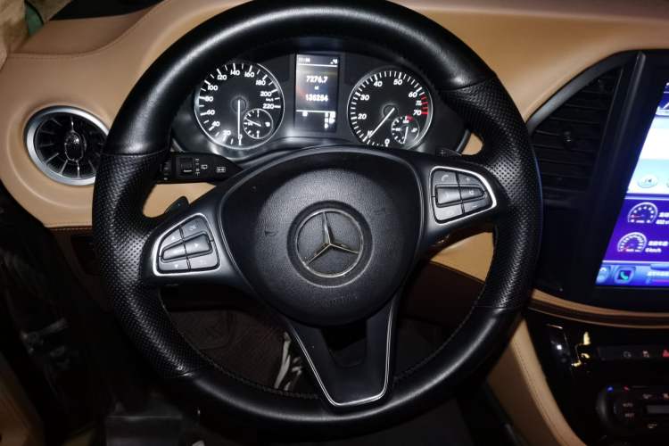 Used Mercedes-Benz Vito 2016 2.0T Elite Version 9-seater Gear Lever