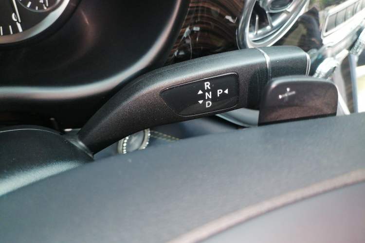 Used Mercedes-Benz Vito 2016 2.0T Elite Edition Gear Lever