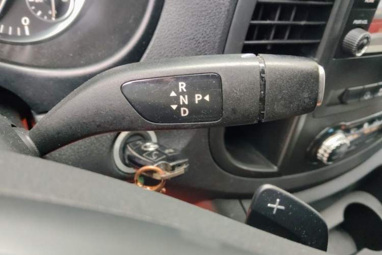 Used Mercedes-Benz Vito 2016 2.0T Business Edition Gear Lever
