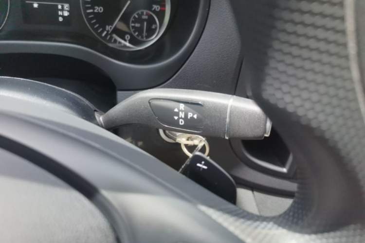 Used Mercedes-Benz Vito 2016 2.0T Elite Edition Gear Lever