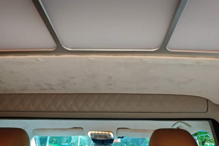 Used Mercedes-Benz Vito 2016 2.0T Elite Edition Headliner