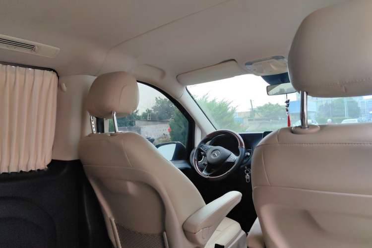 Used Mercedes-Benz Vito 2016 2.0T Elite Edition Headliner