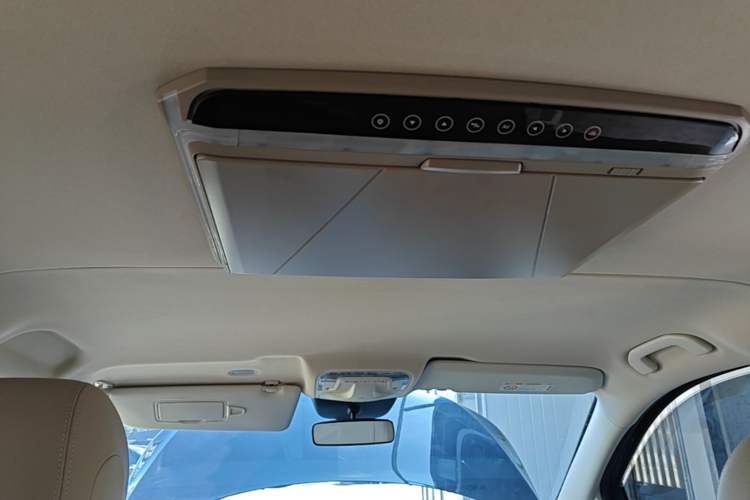 Used Mercedes-Benz Vito 2016 2.0T Elite Edition Headliner