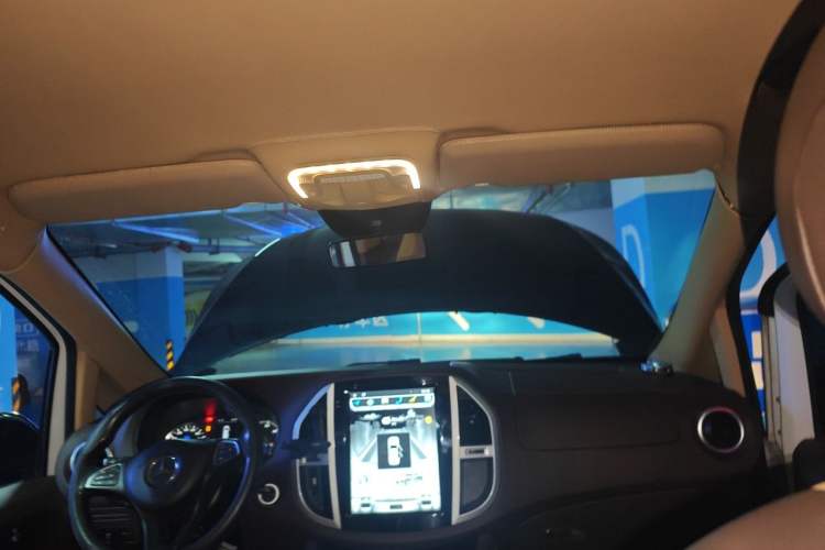 Used Mercedes-Benz Vito 2016 2.0T Elite Edition Headliner