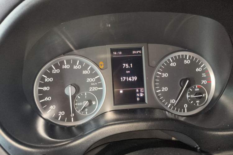 Used Mercedes-Benz Vito 2016 2.0T Business Edition Instrument Cluster