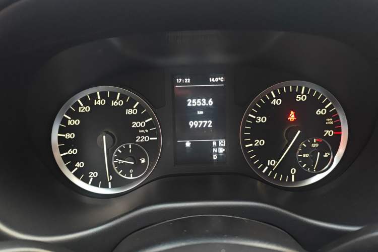 Used Mercedes-Benz Vito 2016 2.0T Elite Version 9-seater Instrument Cluster