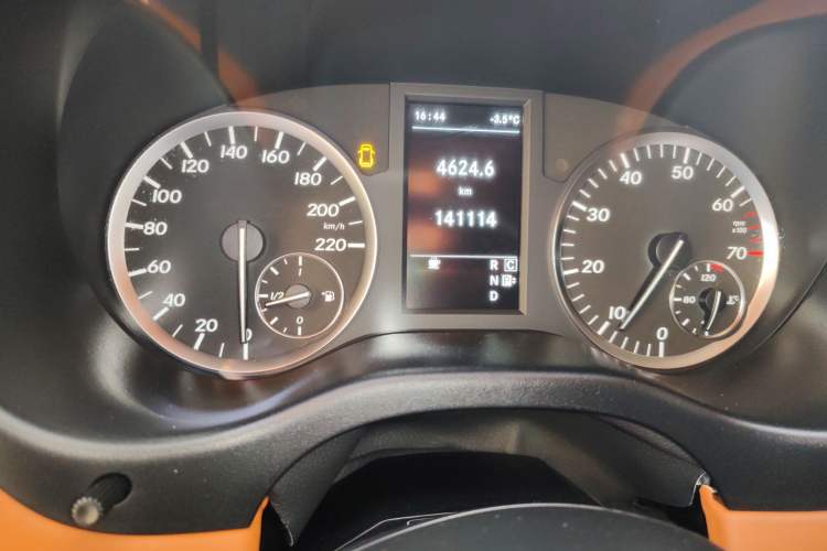 Used Mercedes-Benz Vito 2016 2.0T Business Edition Instrument Cluster