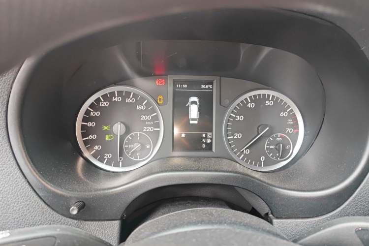 Used Mercedes-Benz Vito 2016 2.0T Elite Version 9-seater Instrument Cluster