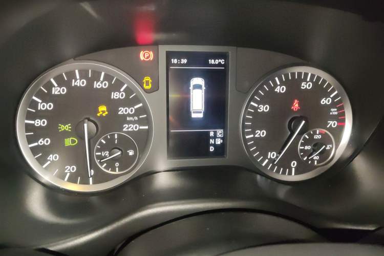 Used Mercedes-Benz Vito 2016 2.0T Elite Edition Instrument Cluster