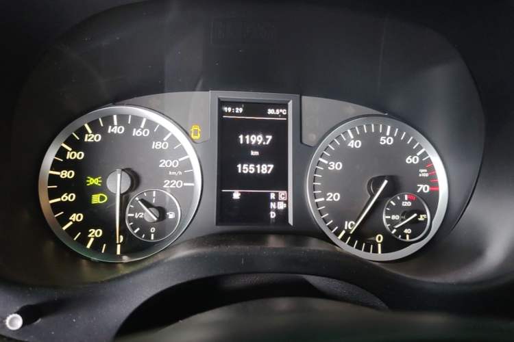 Used Mercedes-Benz Vito 2016 2.0T Elite Edition Instrument Cluster