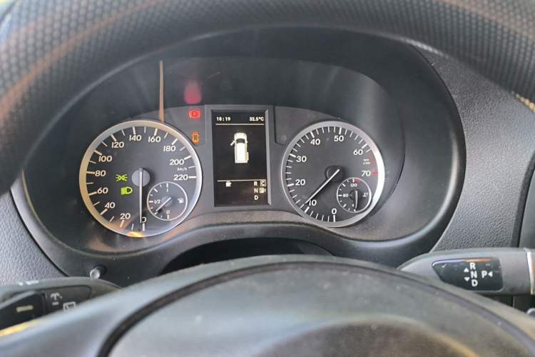 Used Mercedes-Benz Vito 2016 2.0T Elite Version 9-seater Instrument Cluster
