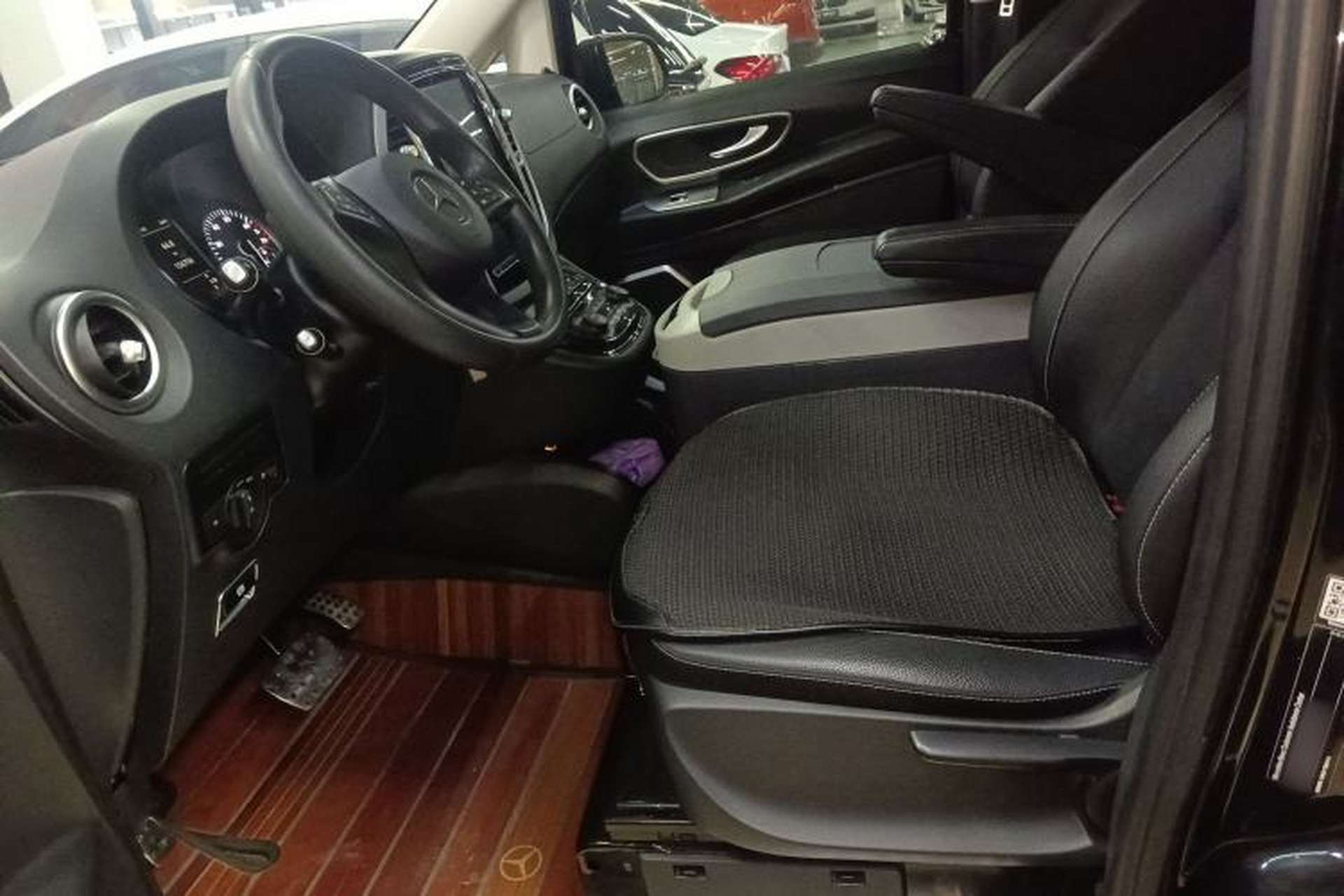 Used Mercedes-Benz Vito 2016 2.0T Elite Edition Left Front Seat