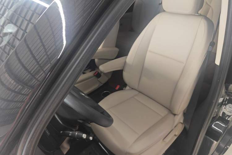 Used Mercedes-Benz Vito 2016 2.0T Elite Edition Left Front Seat