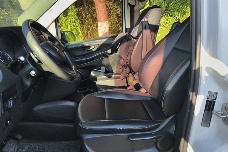 Used Mercedes-Benz Vito 2016 2.0T Elite Version 9-seater Left Front Seat