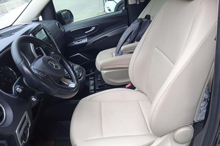 Used Mercedes-Benz Vito 2016 2.0T Elite Edition Left Front Seat