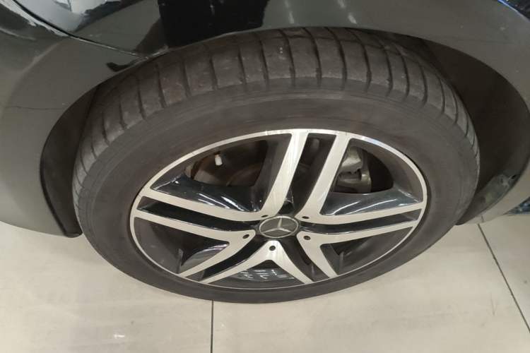 Used Mercedes-Benz Vito 2016 2.0T Business Edition Left Front Wheel Hub