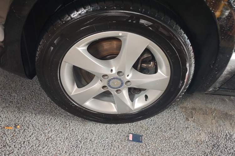 Used Mercedes-Benz Vito 2016 2.0T Business Edition Left Front Wheel Hub