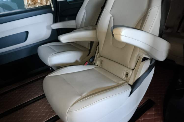 Used Mercedes-Benz Vito 2016 2.0T Business Edition Left Rear Seat
