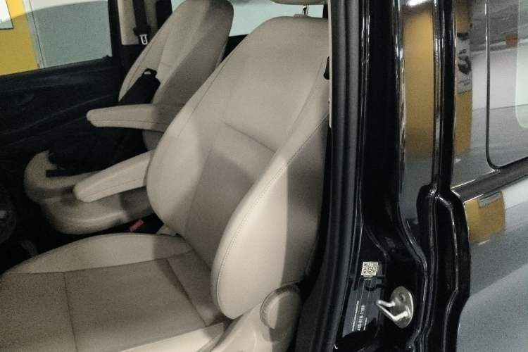 Used Mercedes-Benz Vito 2016 2.0T Elite Edition Left Rear Seat