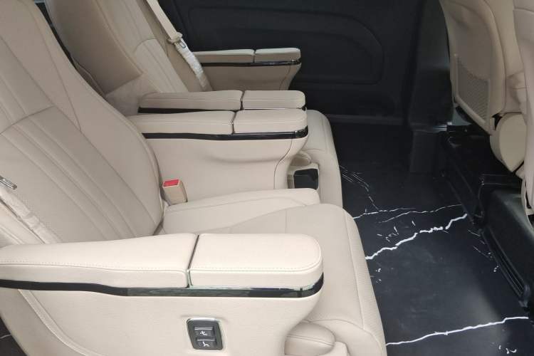 Used Mercedes-Benz Vito 2016 2.0T Elite Edition Left Rear Seat