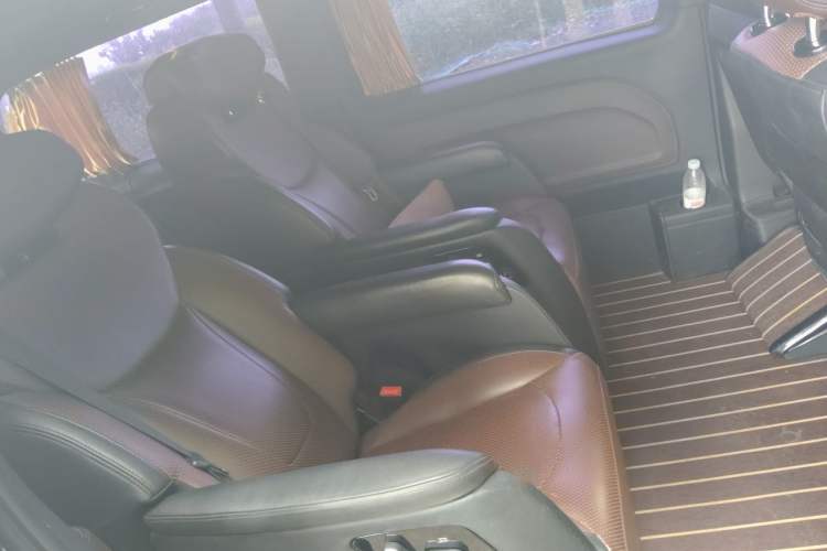 Used Mercedes-Benz Vito 2016 2.0T Elite Edition Left Rear Seat