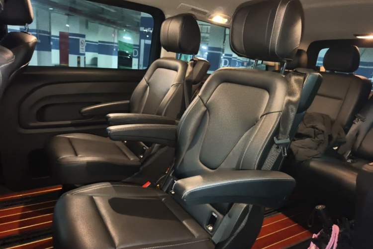 Used Mercedes-Benz Vito 2016 2.0T Business Edition Left Rear Seat