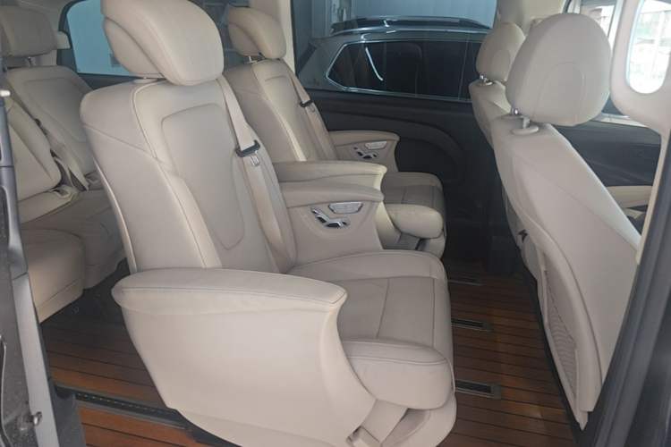 Used Mercedes-Benz Vito 2016 2.0T Elite Edition Left Rear Seat