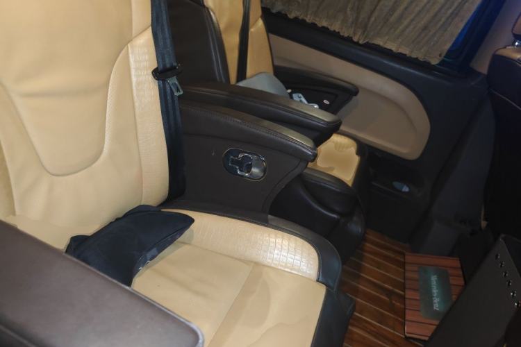 Used Mercedes-Benz Vito 2016 2.0T Elite Edition Left Rear Seat