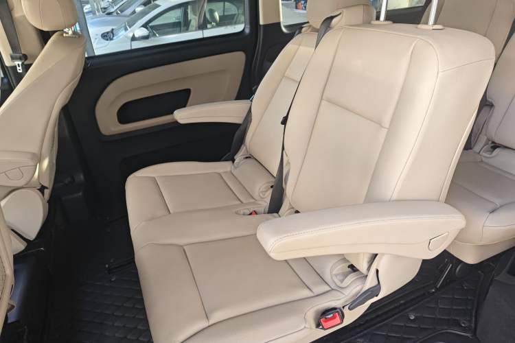 Used Mercedes-Benz Vito 2016 2.0T Business Edition Left Rear Seat