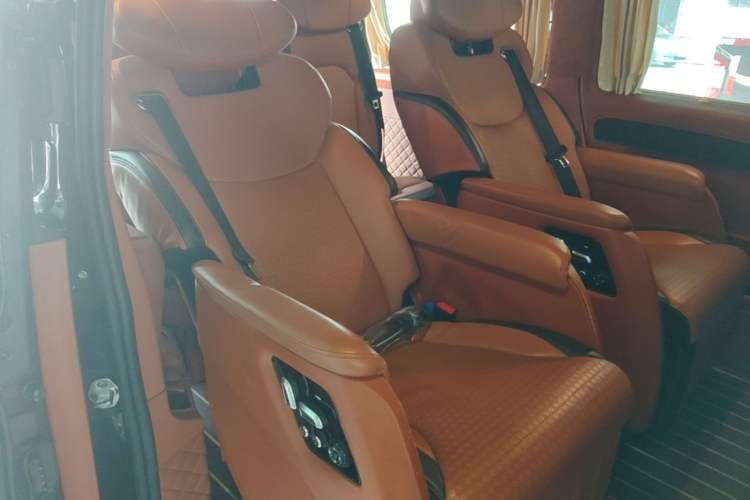 Used Mercedes-Benz Vito 2016 2.0T Elite Edition Left Rear Seat