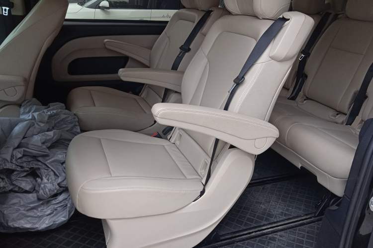 Used Mercedes-Benz Vito 2016 2.0T Elite Edition Left Rear Seat