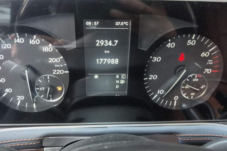 Used Mercedes-Benz Vito  Odometer Close Up