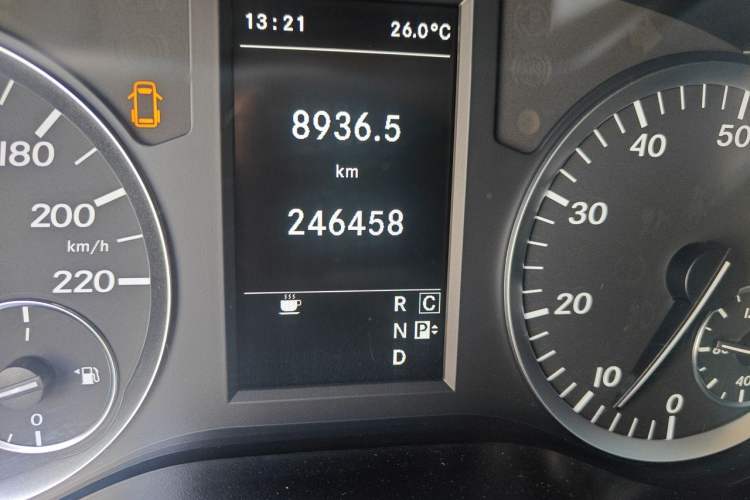 Used Mercedes-Benz Vito 2016 2.0T Business Edition Odometer Close Up