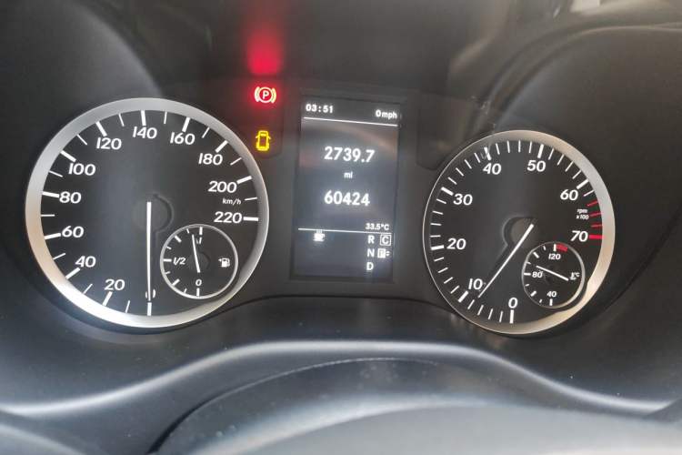 Used Mercedes-Benz Vito 2016 2.0T Elite Edition Odometer Close Up